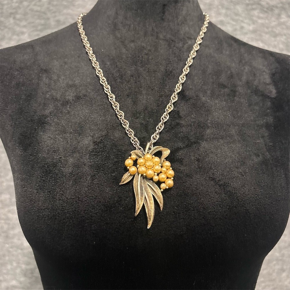 Vintage Tortolani Mid-Century Botanical Necklace Ivory Faux Pearl Cluster Leaf